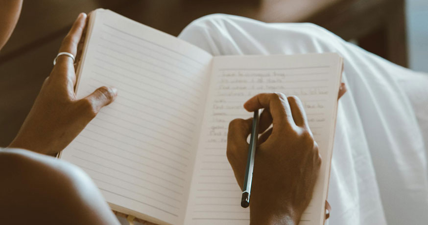 Qué es y qué beneficios aporta tener un diario emocional